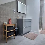 Spacieux T3 Neuf Au Calme Proche Toutes Commodités Appartement *